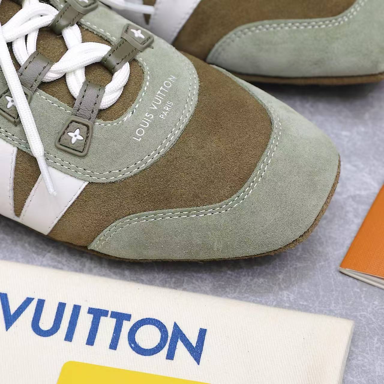 sneaker shoes women and men L-V SHOES