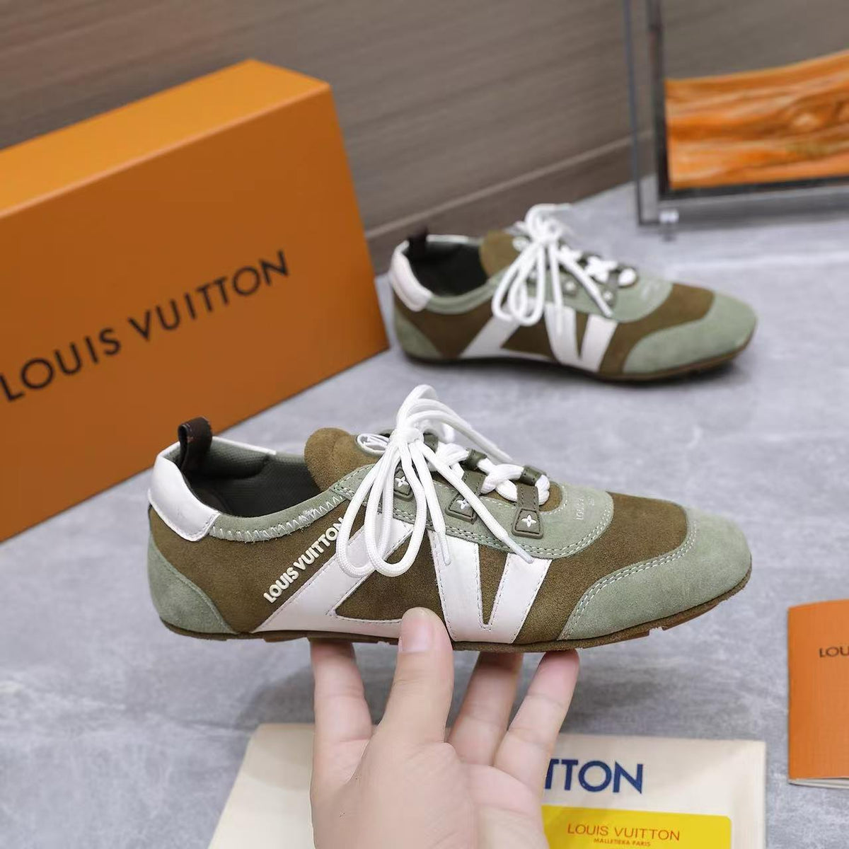 sneaker shoes women and men L-V SHOES