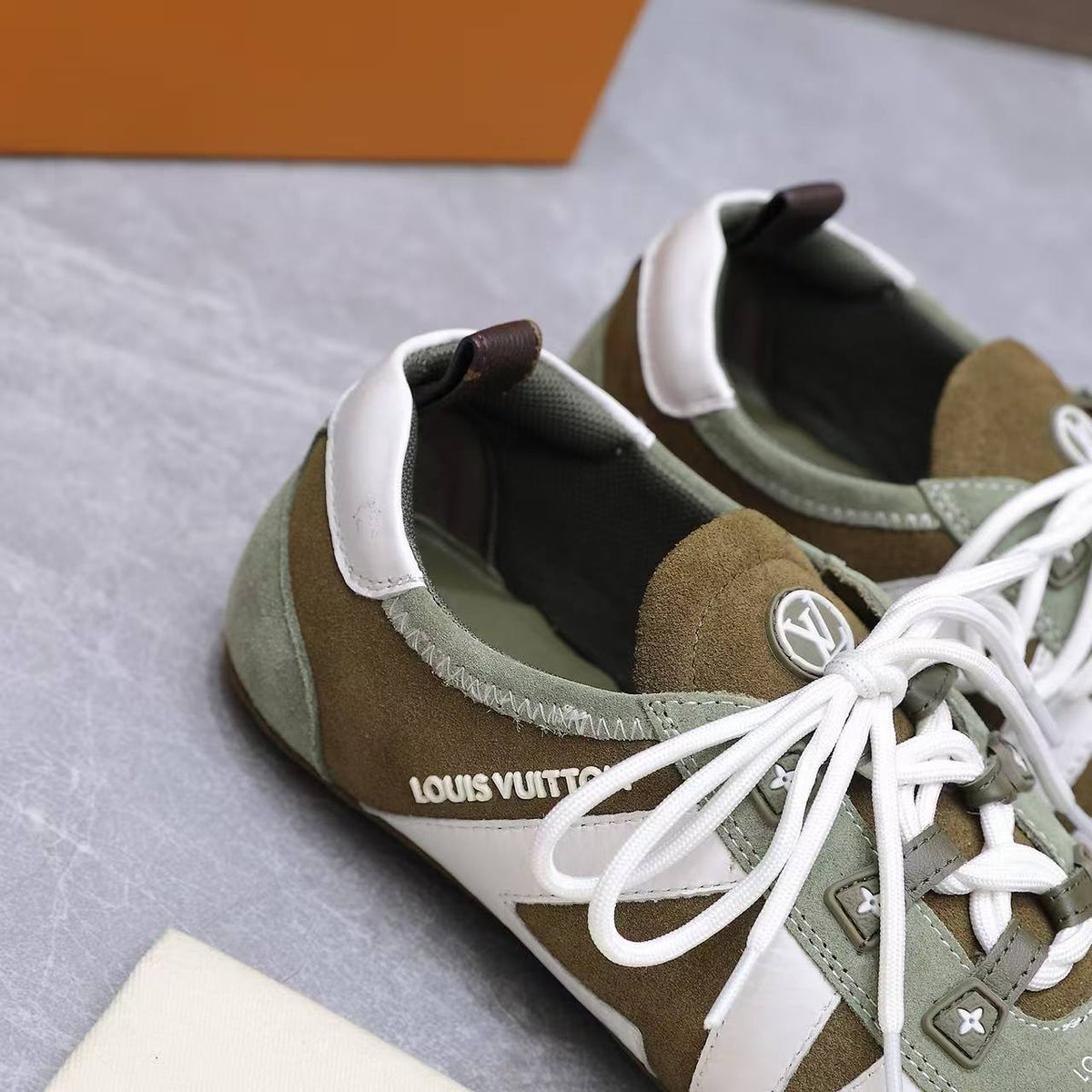 sneaker shoes women and men L-V SHOES