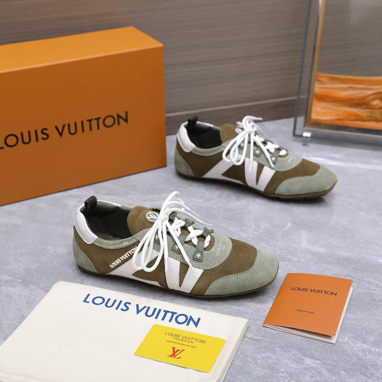 sneaker shoes women and men L-V SHOES