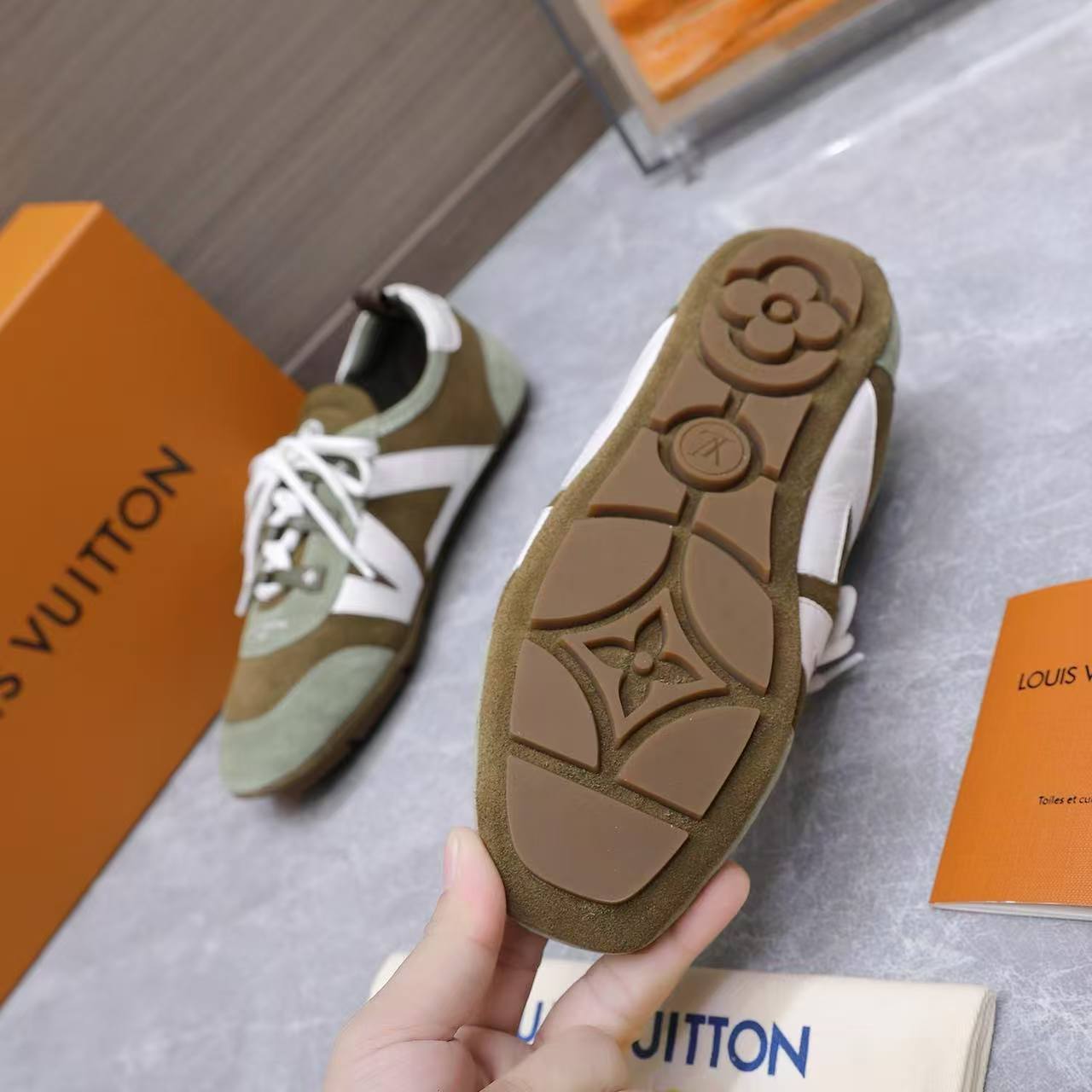 sneaker shoes women and men L-V SHOES