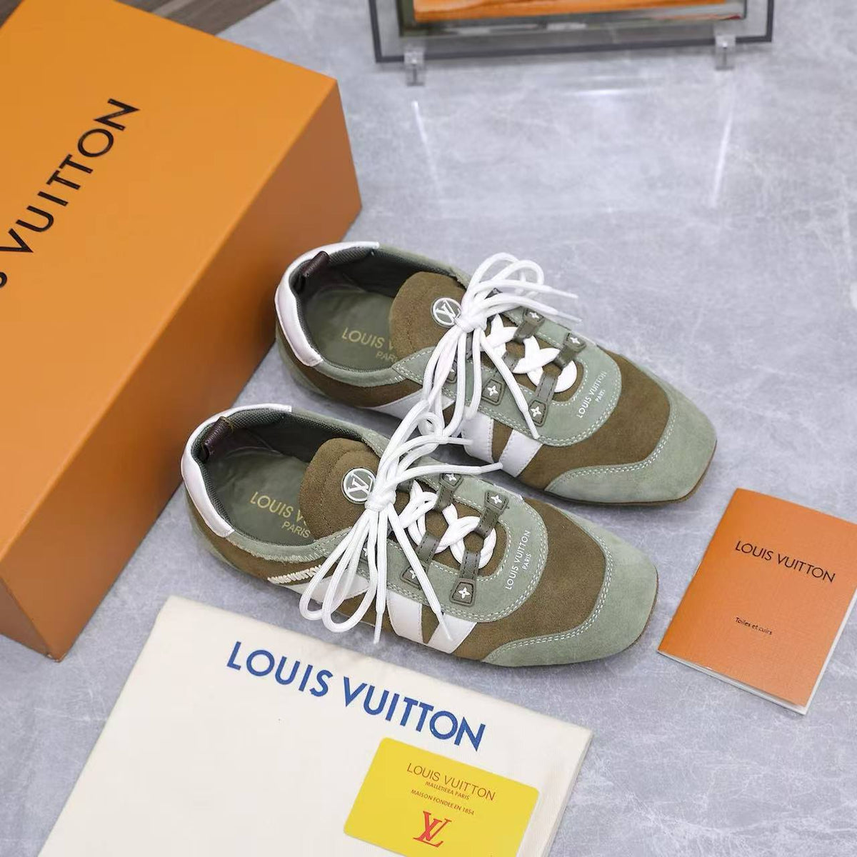 sneaker shoes women and men L-V SHOES
